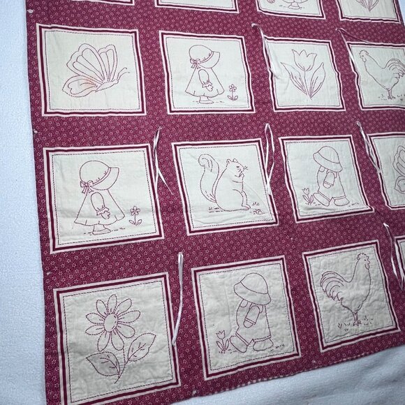 Vintage Charming Red and Cream Quilt - Picture 3 of 12
